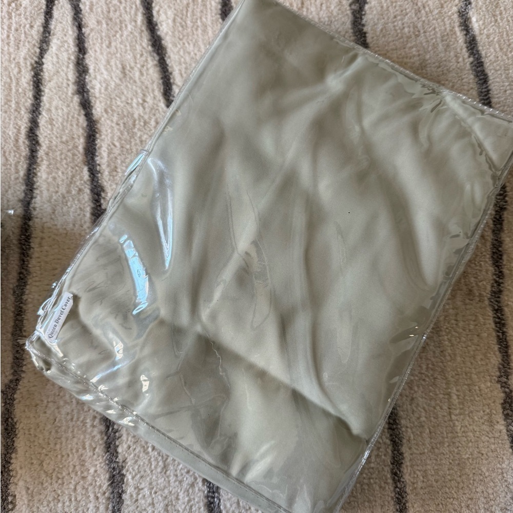 New - Jennifer Adams Home Queen Duvet Cover - Picture 2 of 3